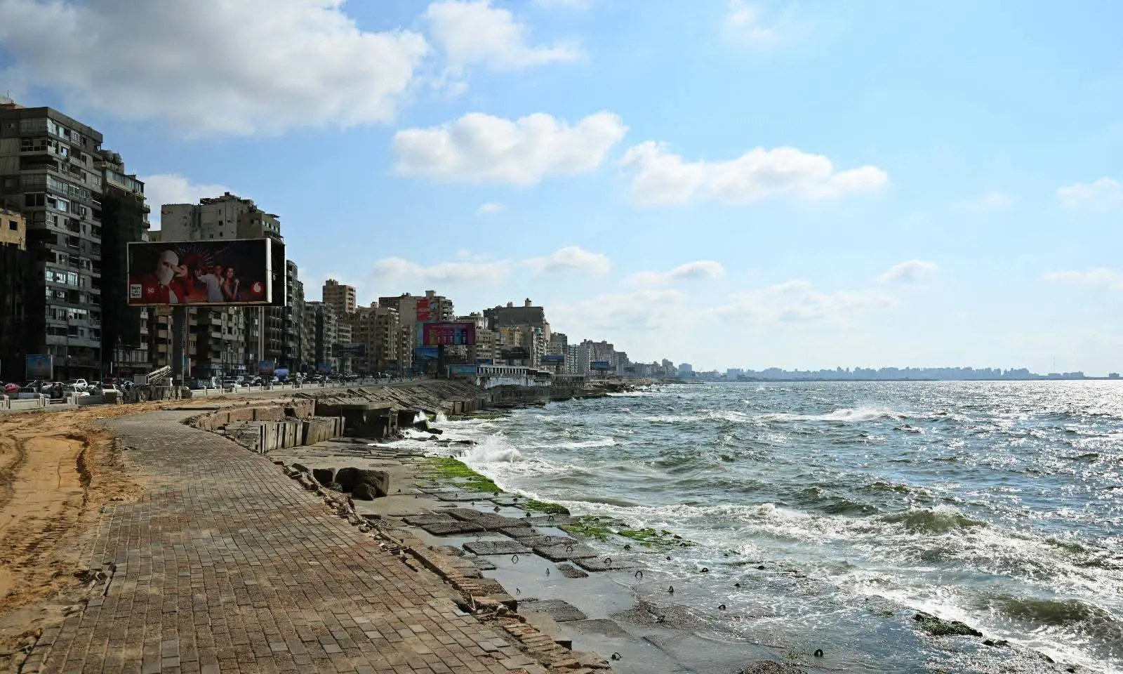 رئيس الوزراء يتفقد مشروع تطوير كورنيش الإسكندرية