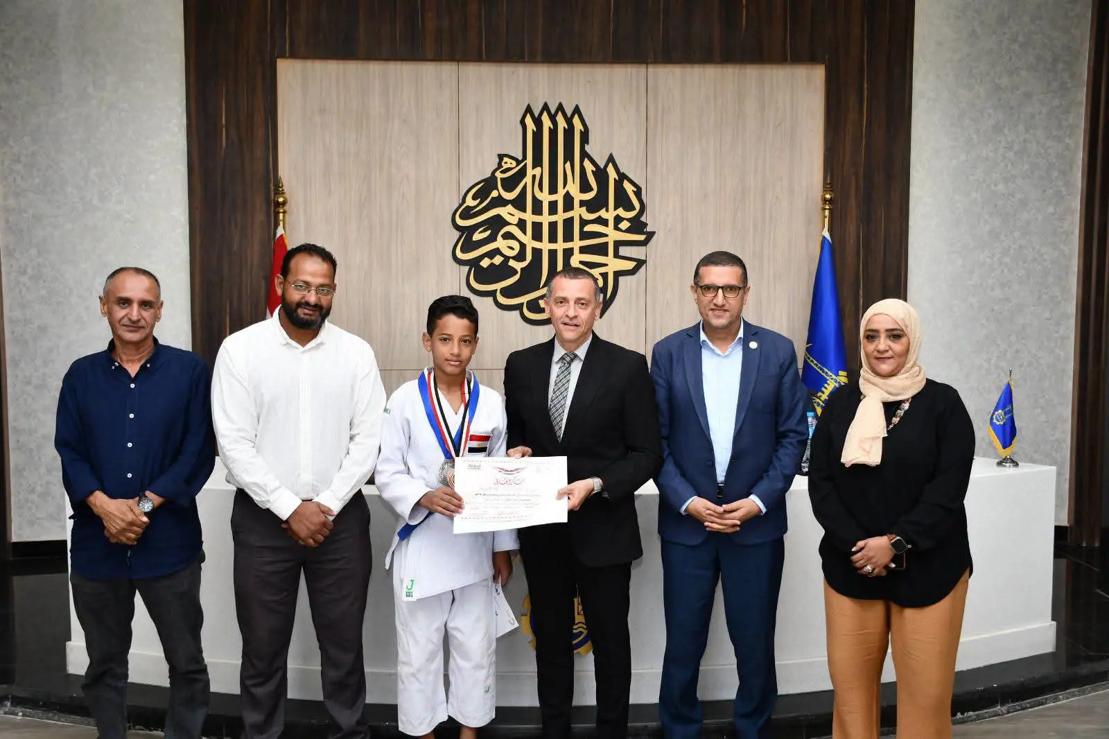 محافظ أسوان يكرّم بطل الجودو مازن محمد بعد التتويج بفضية البطولة العربية