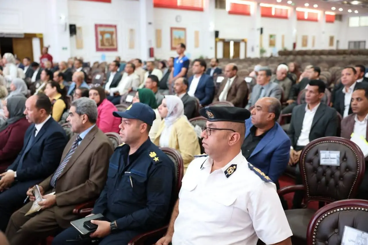 محافظ الوادي الجديد تترأس اجتماع المجلس التنفيذي