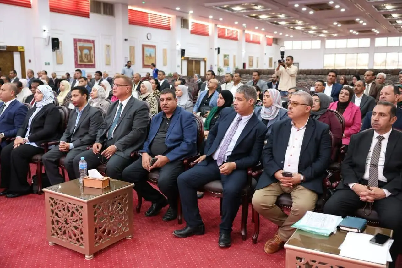 محافظ الوادي الجديد تترأس اجتماع المجلس التنفيذي