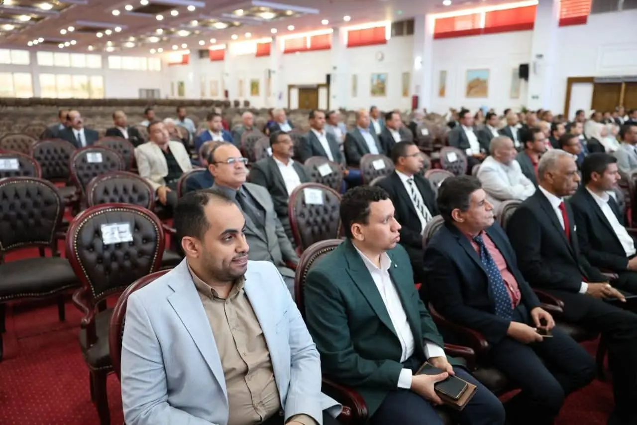 محافظ الوادي الجديد تترأس اجتماع المجلس التنفيذي