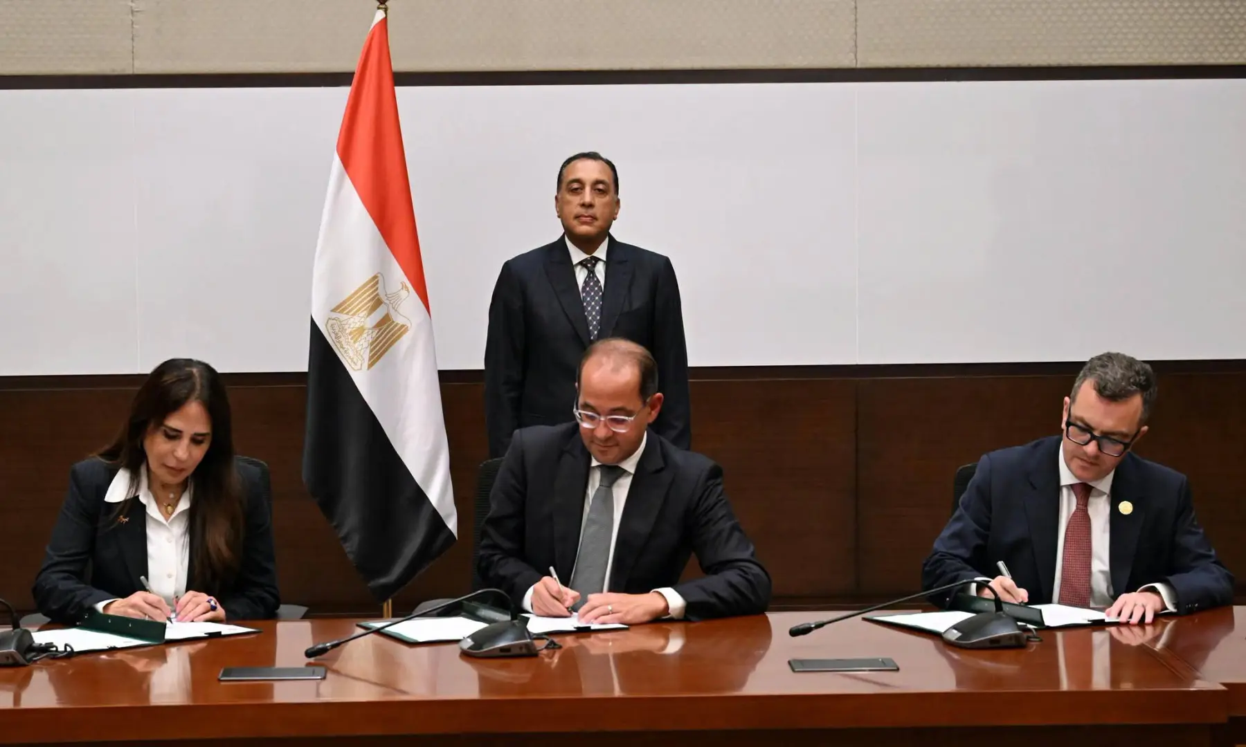 98.1 مليار جنيه.. مدبولي يشهد تسوية مديونيات تاريخية لبنك الاستثمار القومي