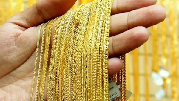 ​شهدت أسعار الذهب في السوق المحلية المصرية استقراراً ملحوظاً مع بداية التعاملات الصباحية اليوم الأربعاء 14 أكتوبر 2026، حيث حافظت مختلف الأعيرة الذهبية على مستوياتها المسجلة دون أي تغييرات جديدة داخل محلات الصاغة.