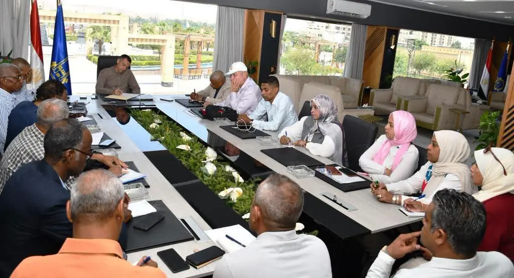 في لقائه الدوري بالإعلاميين.. محافظ أسوان: خطط مدروسة لاقتحام التحديات وتحسين جودة الحياة