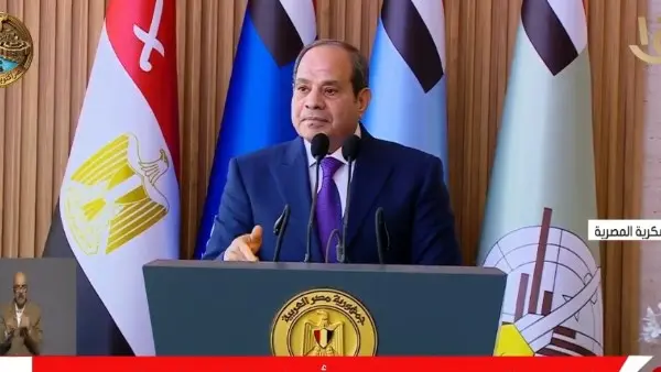 قال الرئيس عبد الفتاح السيسي ، إنه عقب تسليم السلطة للرئيس الراحل محمد مرسي، طلب الأخير من القوات المسلحة توفير ملياري دولار لشراء الوقود للدولة، ثم تقدم بطلب آخر بقيمة ملياري دولار بعد يومين.