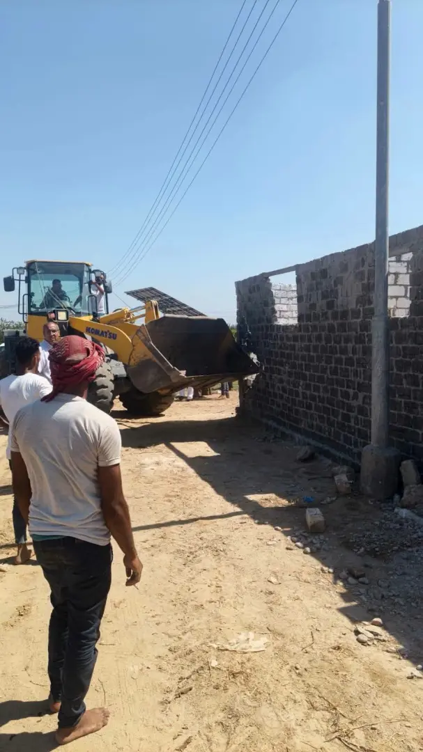 بلدوزر البحيرة يدهس التعديات.. إزالة 22 حالة على أملاك الدولة والأراضي الزراعية