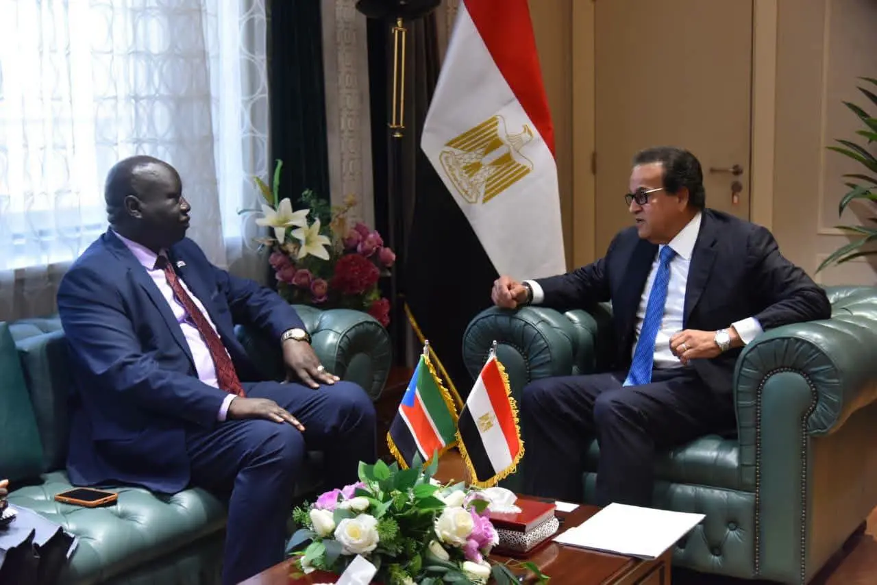 وزير الصحة يستقبل سفير جنوب السودان لبحث تعزيز التعاون الصحي بين البلدين