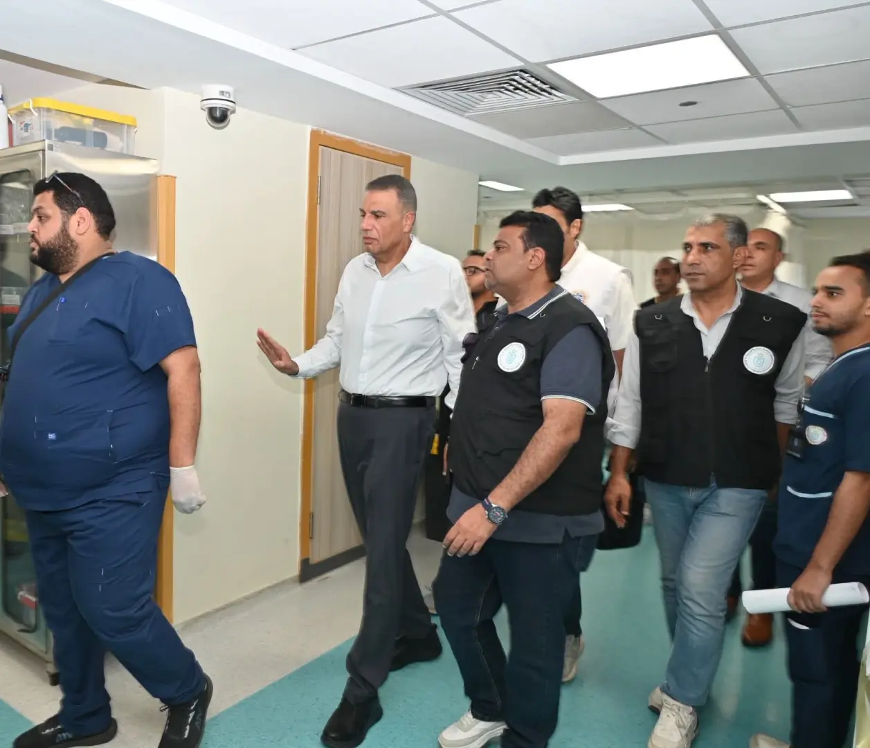 محافظ جنوب سيناء يزور مستشفى شرم الشيخ للاطمئنان على مصابي حادث أتوبيس دهب – نويبع