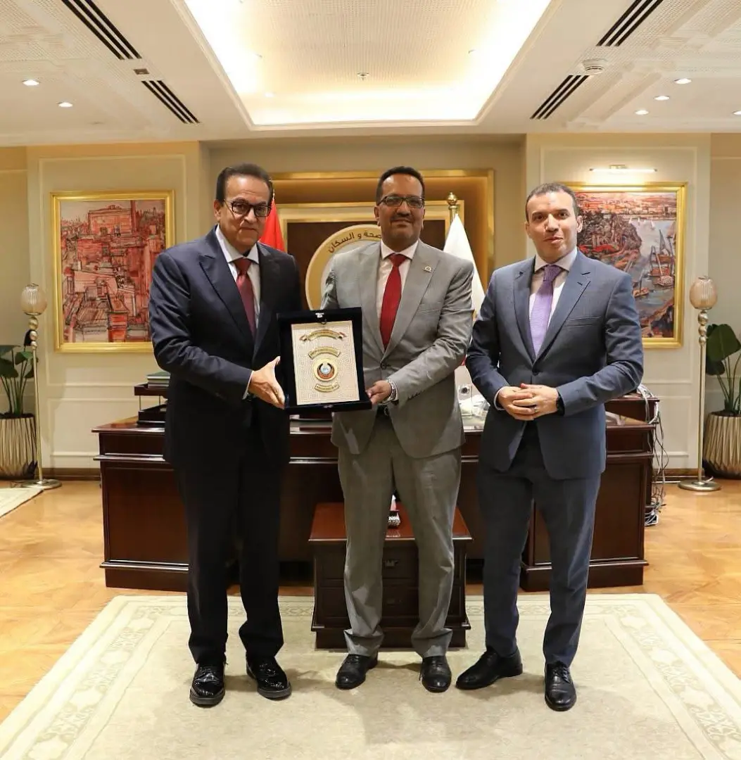 نداء طفل ينقذ والده.. وزير الصحة يكرم أبطال الإسعاف لإنقاذ حياته خلال 6 دقائق