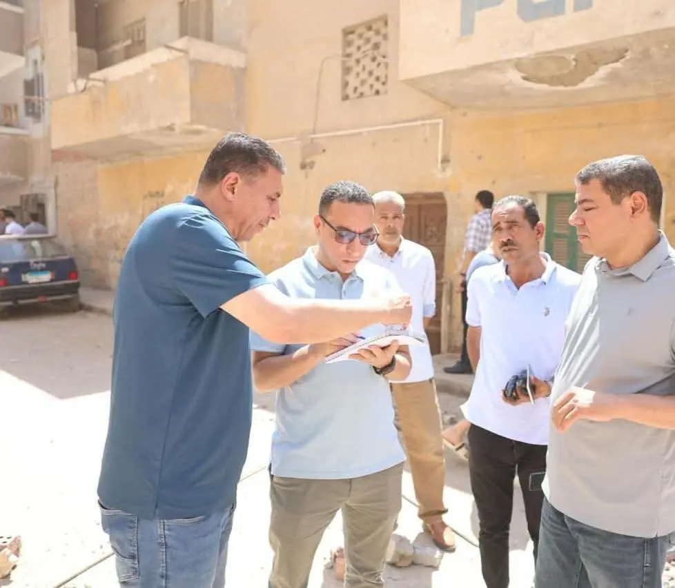 إنقاذ طبيبة من تحت الأنقاض بعد انهيار عقار من 4 طوابق في المنيا