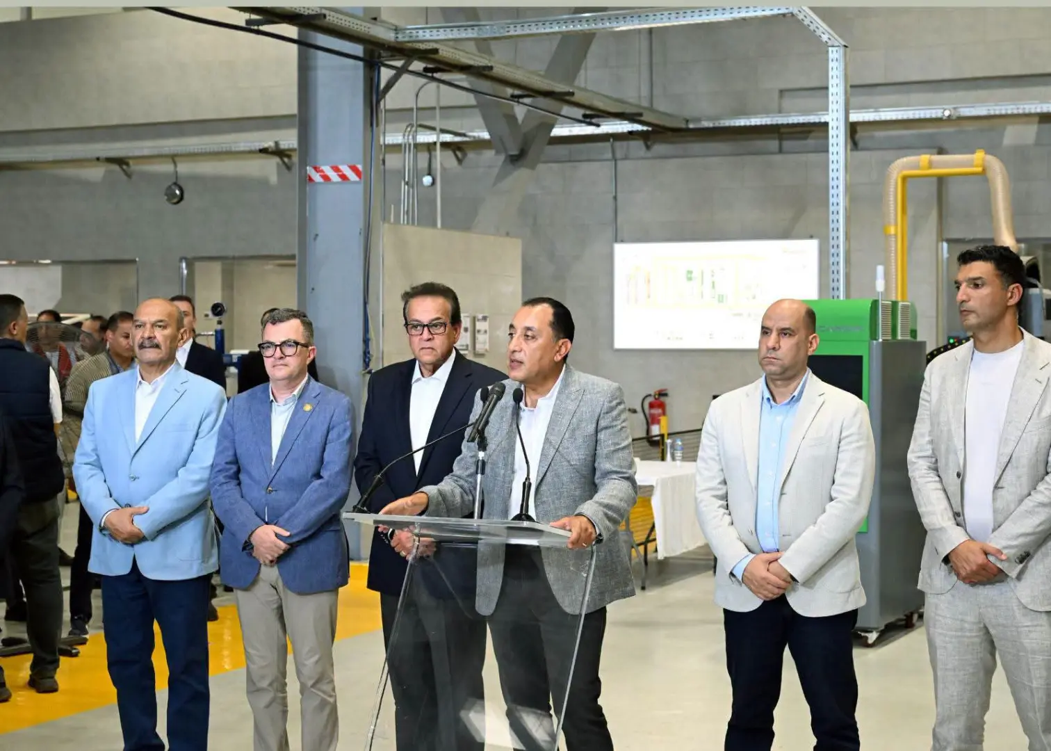 مدبولي: 212 مصنعًا يعمل بالمنطقة الاقتصادية لقناة السويس ونستهدف الوصول إلى 400