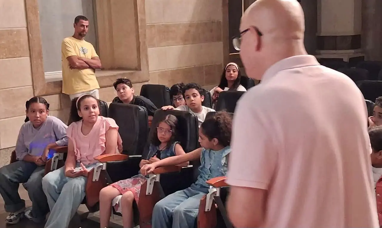 أتوبيس الفن الجميل يحتفي بذكرى نجيب محفوظ بجولة للأطفال في متحف دار الكتب