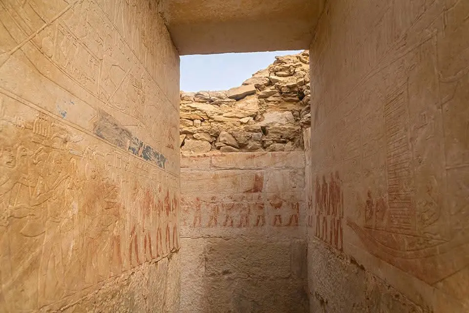 من القاضي إلى رئيس الكتبة.. كشف أثري في سقارة يوثق حياة كبار موظفي الدولة القديمة