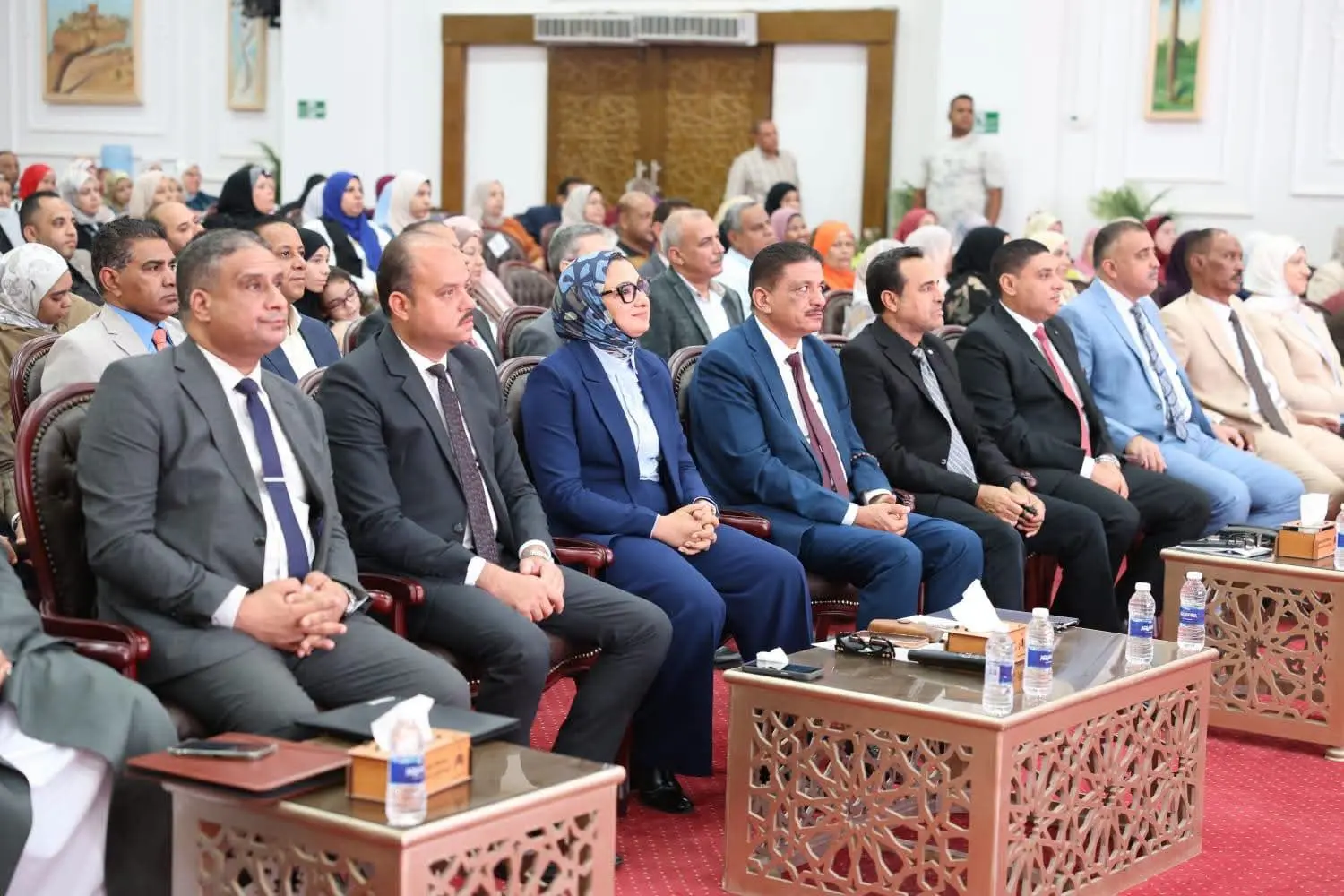 95 منحة جامعية و8 رحلات عمرة.. محافظ الوادي الجديد تكرّم الأوائل