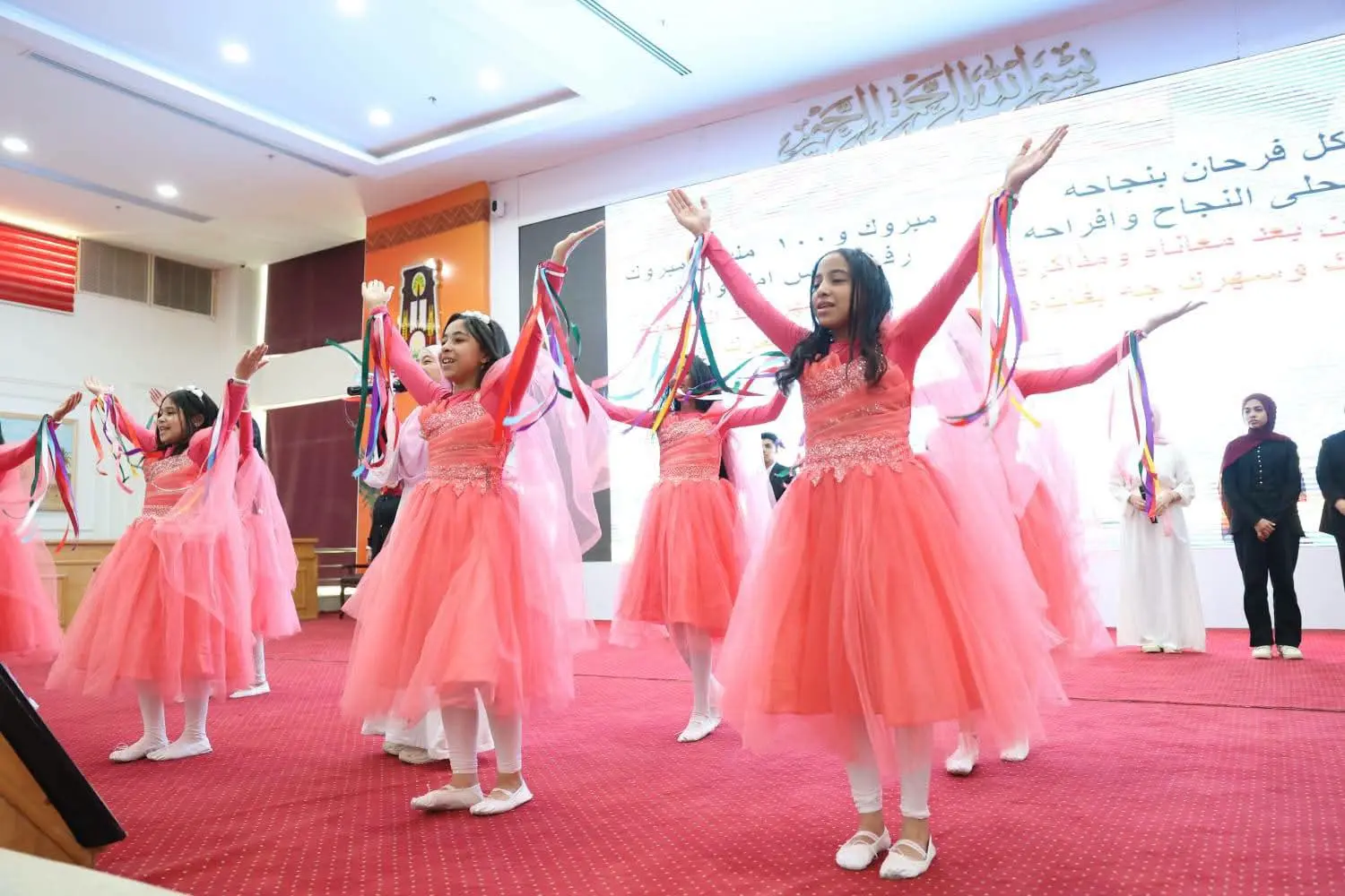 95 منحة جامعية و8 رحلات عمرة.. محافظ الوادي الجديد تكرّم الأوائل