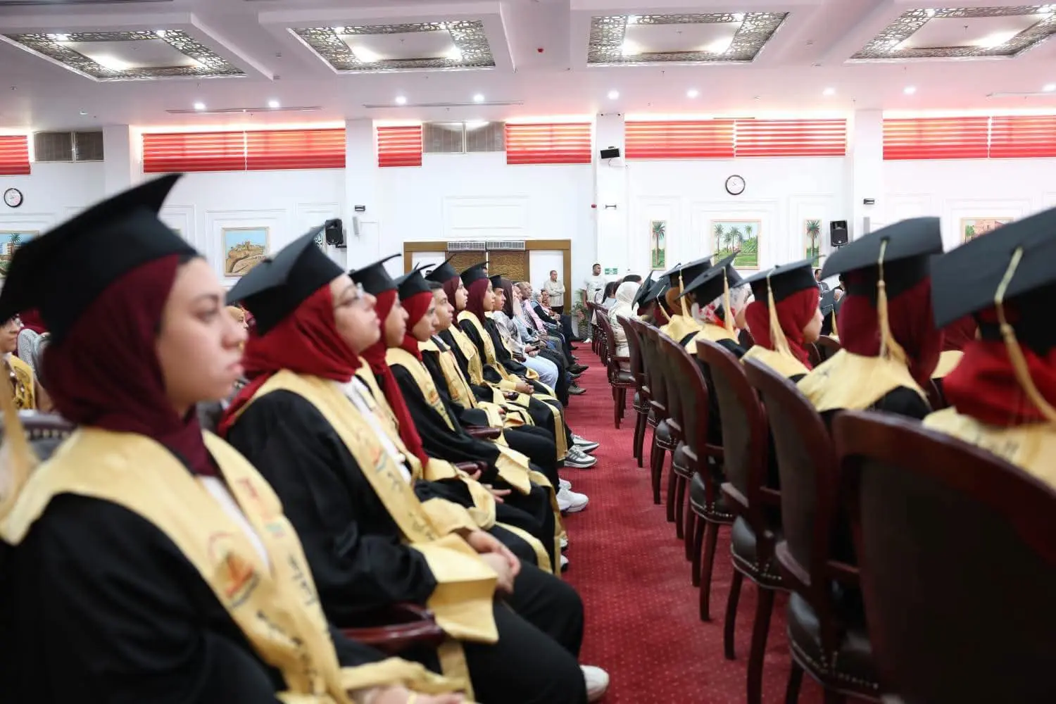 95 منحة جامعية و8 رحلات عمرة.. محافظ الوادي الجديد تكرّم الأوائل - 1000851975