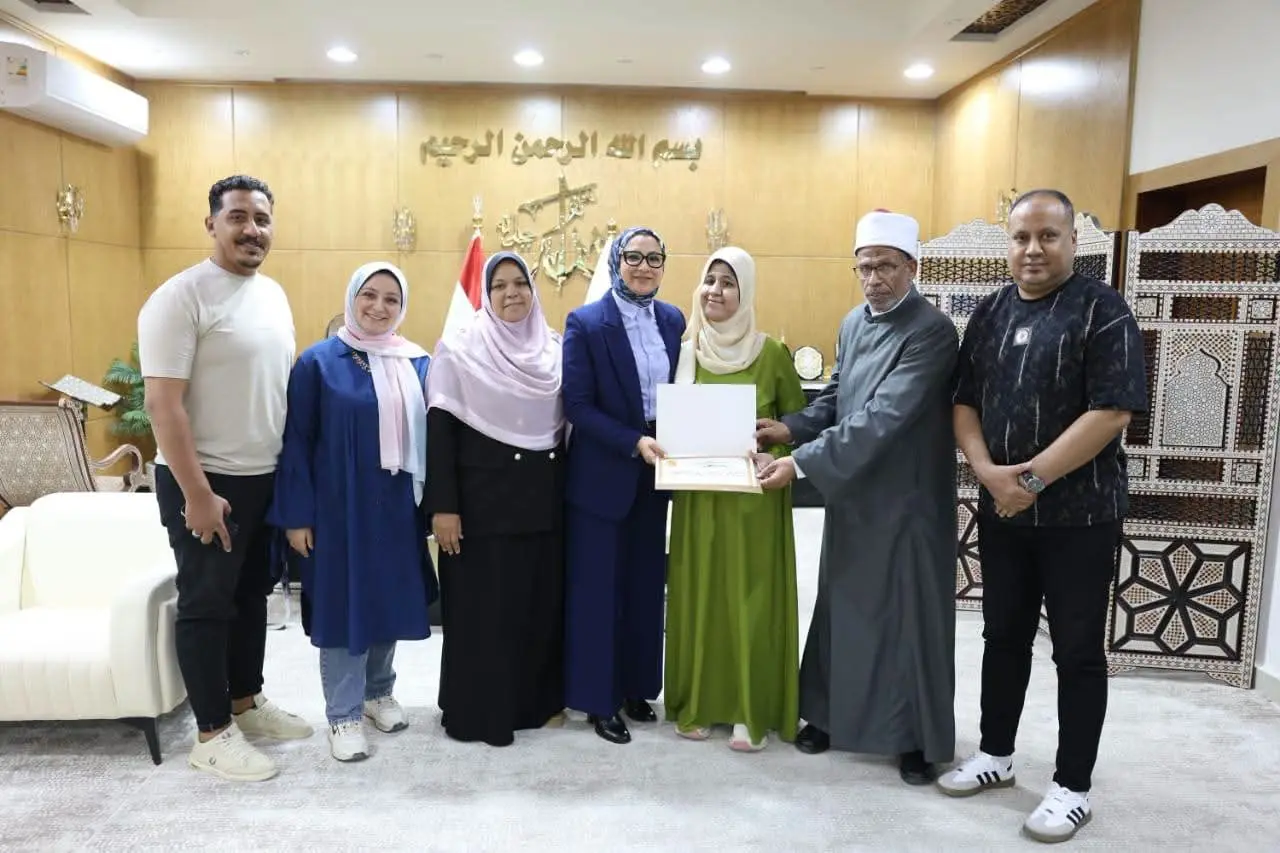 95 منحة جامعية و8 رحلات عمرة.. محافظ الوادي الجديد تكرّم الأوائل