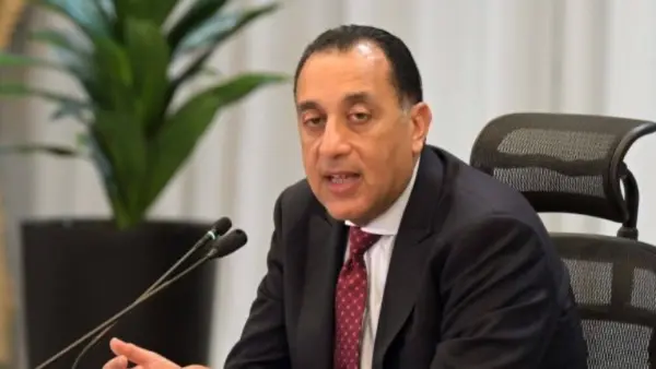 رئيس الوزراء يتابع تداعيات حادث الطريق الأوسطي ويوجه بتوفير الرعاية الطبية