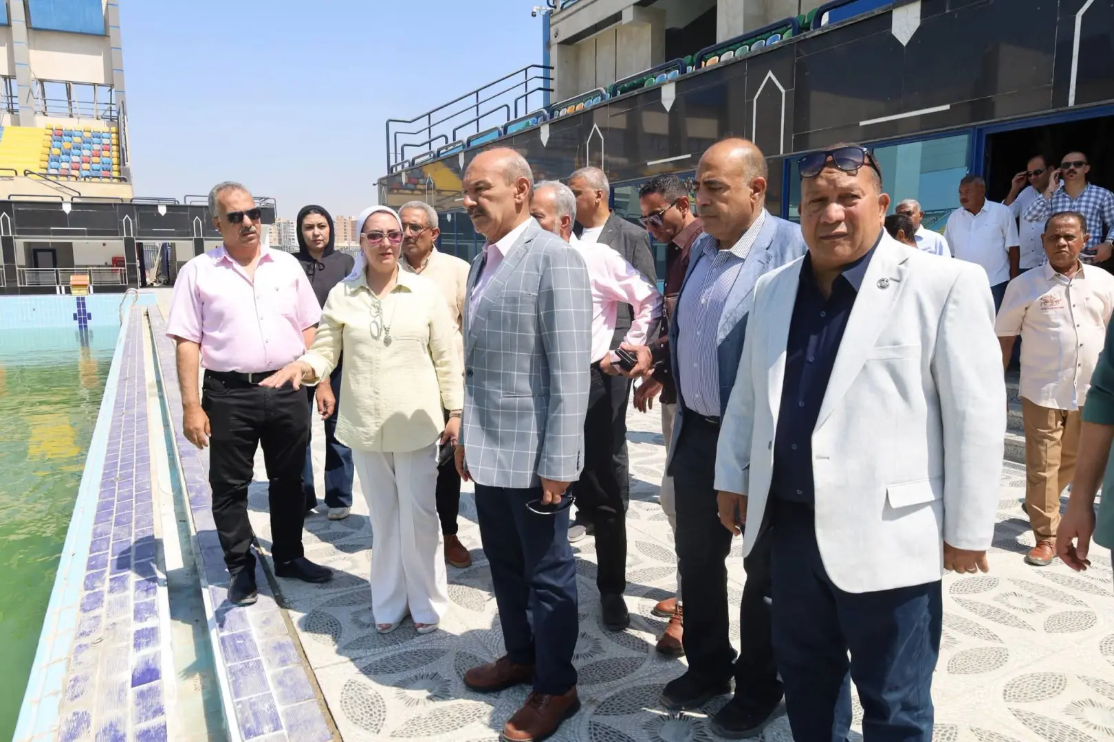 محافظ السويس يتفقد المدارس ودار الإفتاء وحمام السباحة الأوليمبي استعدادًا للافتتاح