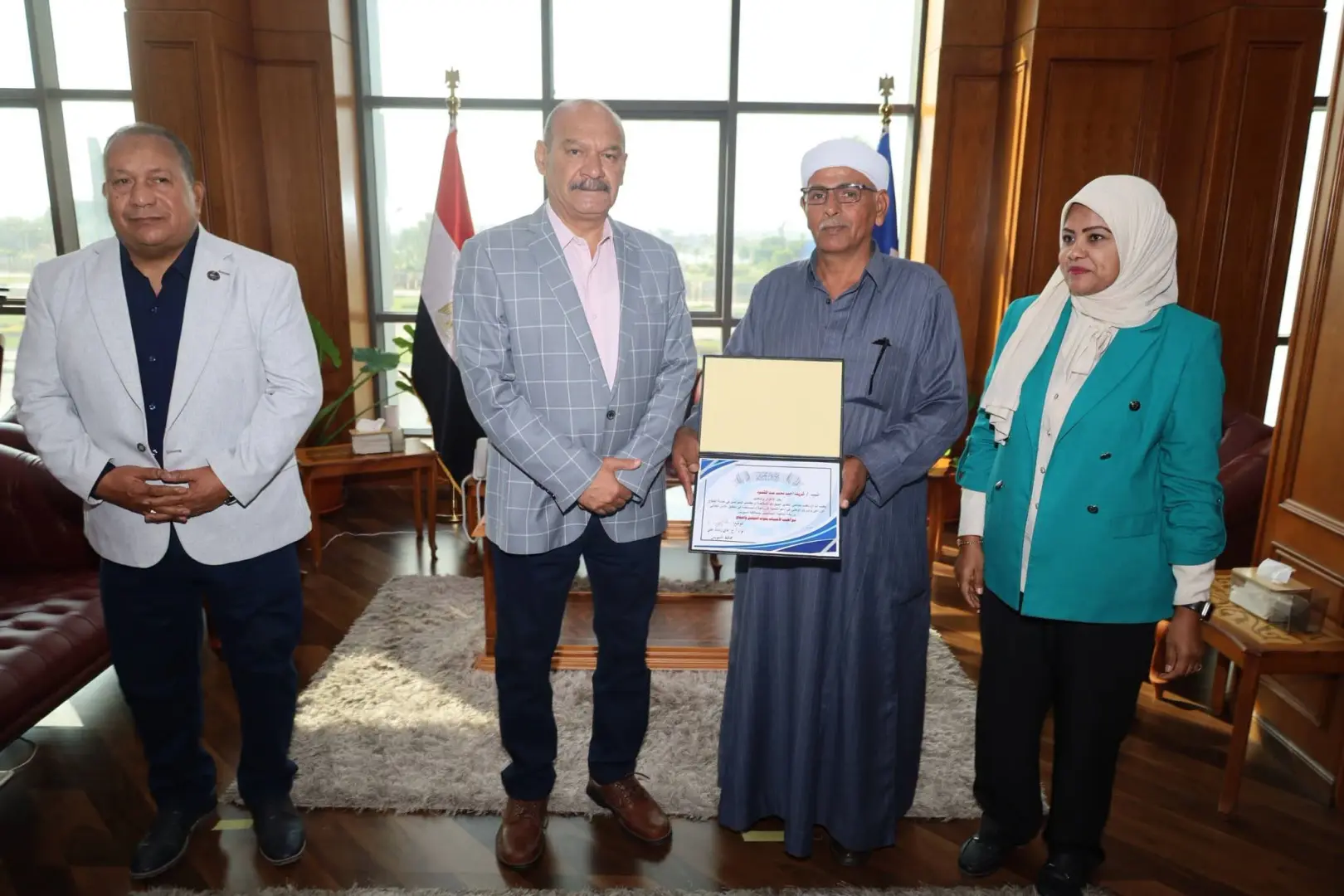 في عيد الفلاح.. محافظ السويس يكرم المزارعين المتميزين