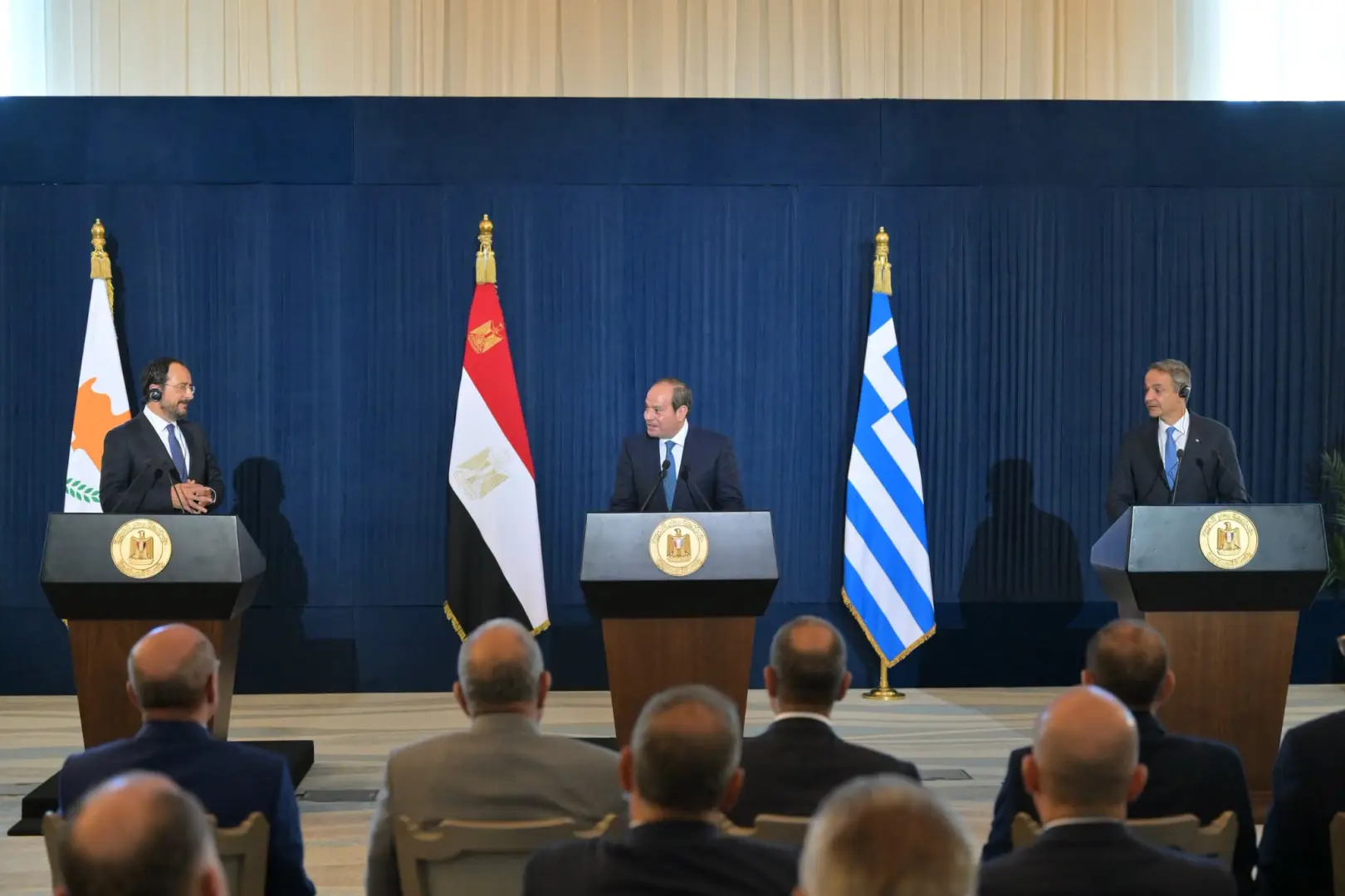 السيسي ورئيس قبرص ورئيس وزراء اليونان: التعاون الثلاثي بوابة للاستقرار والتنمية في شرق المتوسط - 1000854590
