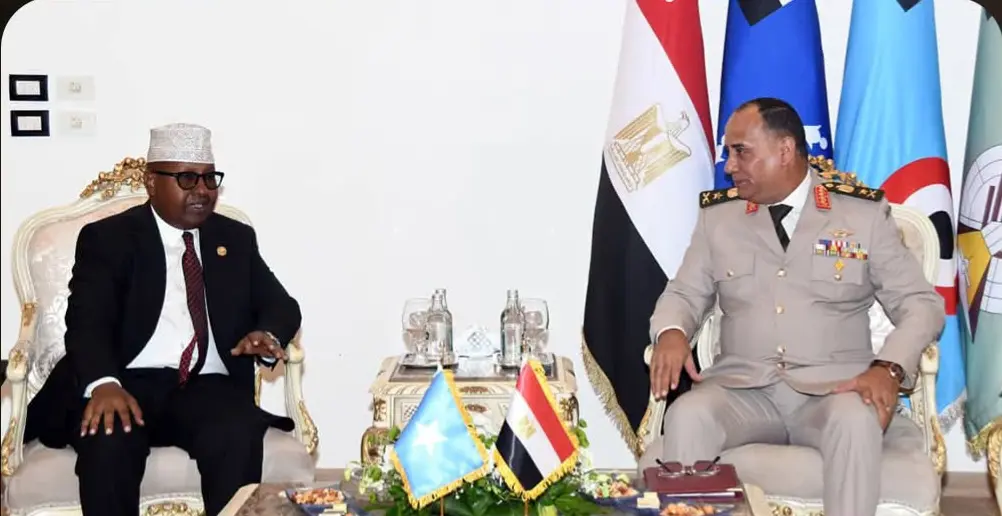 الفريق أشرف سالم يلتقي وزراء دفاع 4 دول لبحث تعزيز التعاون العسكري بمعرض العلمين