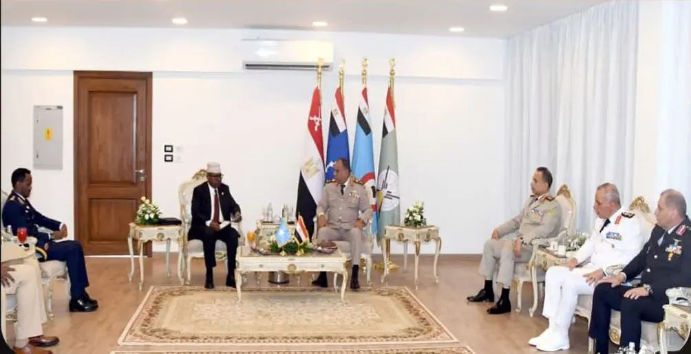 الفريق أشرف سالم يلتقي وزراء دفاع 4 دول لبحث تعزيز التعاون العسكري بمعرض العلمين