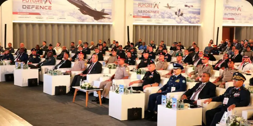 الفريق أشرف سالم يلتقي وزراء دفاع 4 دول لبحث تعزيز التعاون العسكري بمعرض العلمين