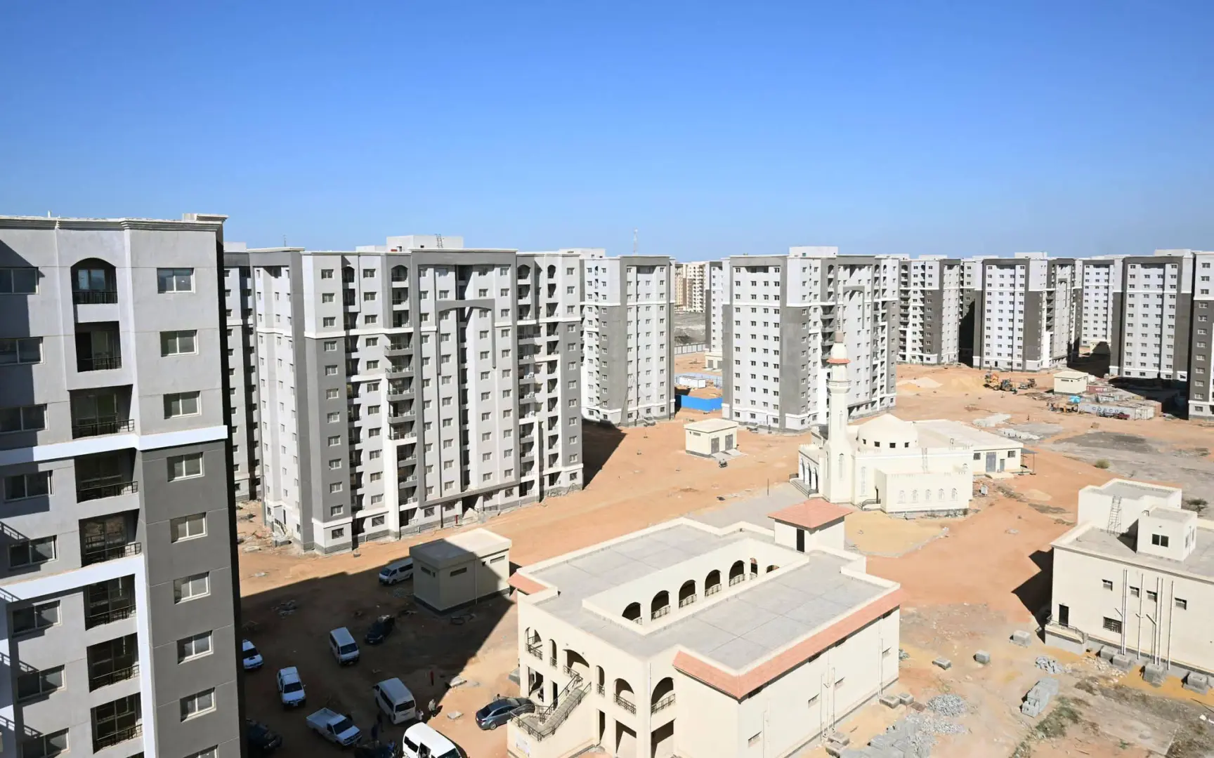 13 ألفًا و632 وحدة سكنية.. مدبولي يتابع مشروعات «داره» بكفر الشيخ