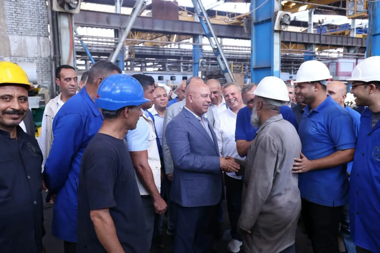 وزير النقل يتفقد ورش السكك الحديدية