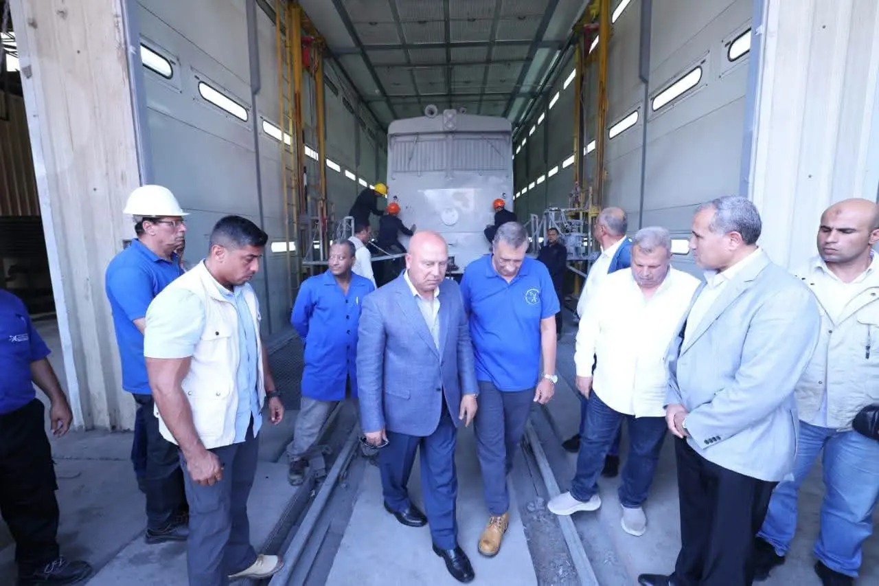 وزير النقل يتفقد ورش السكك الحديدية