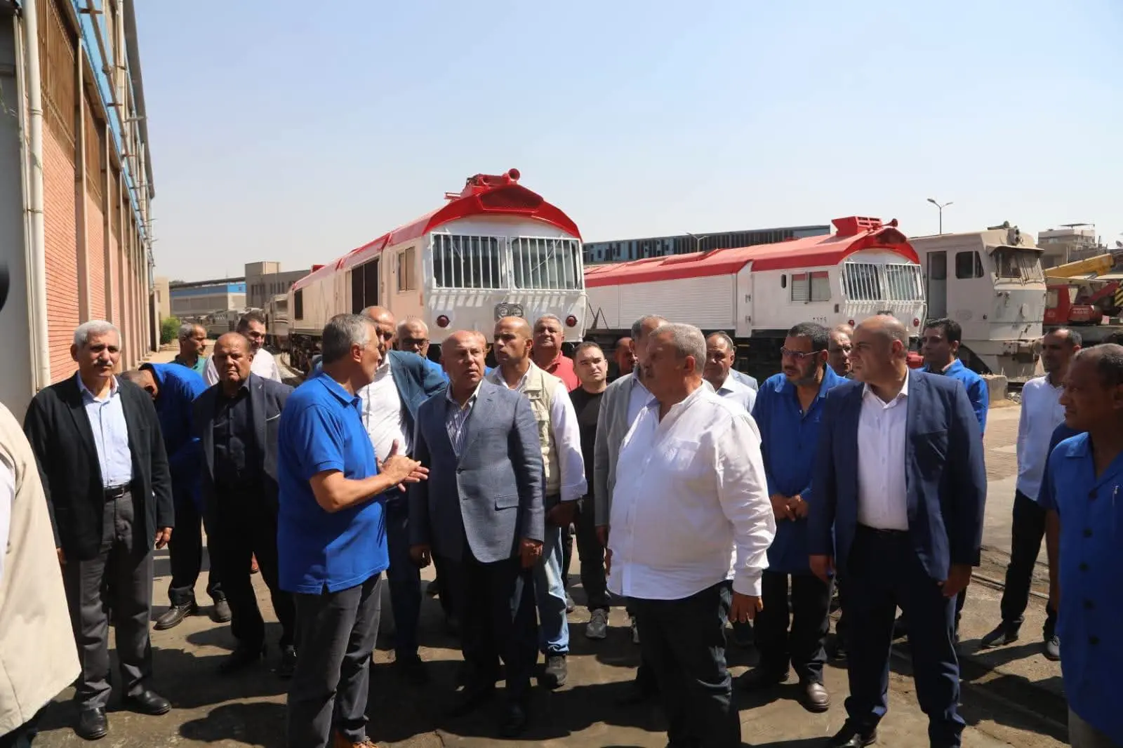 وزير النقل يتفقد ورش السكك الحديدية