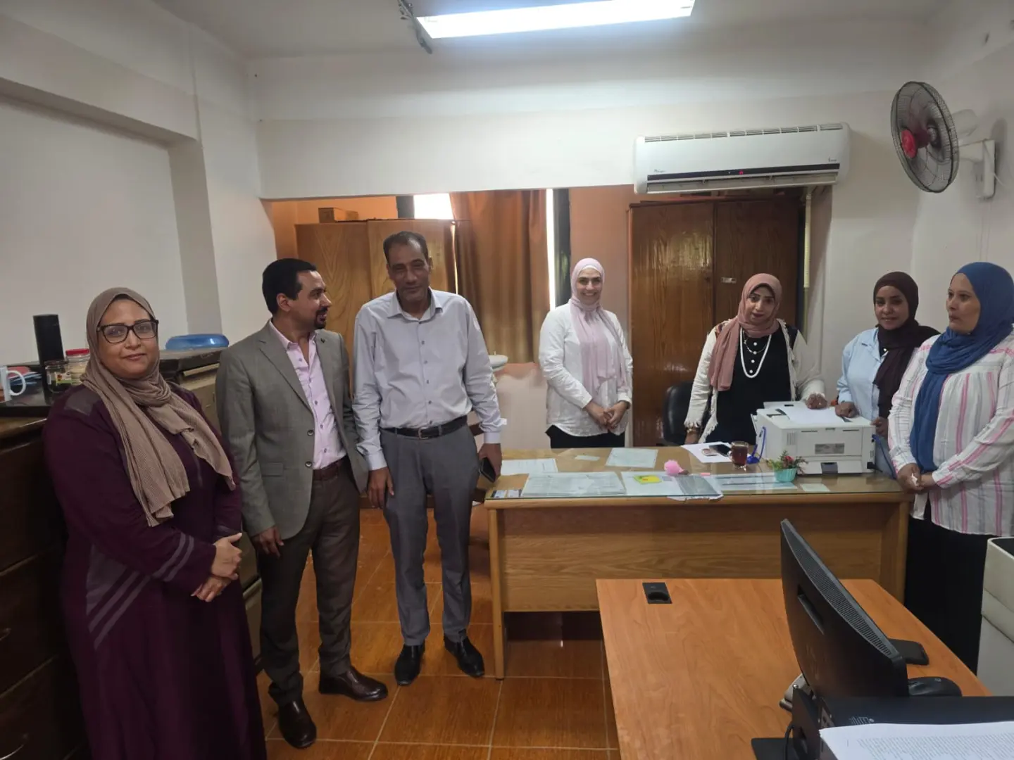 بالحلوى.. المعهد الفني الصحي بقنا يستقبل الطلاب في أول أيام الدراسة