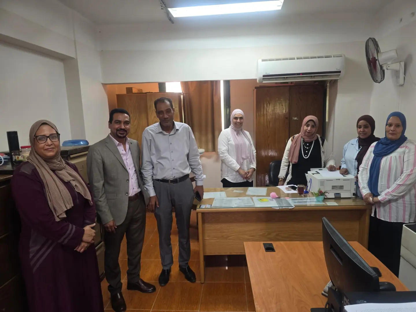 بالحلوى.. المعهد الفني الصحي بقنا يستقبل الطلاب في أول أيام الدراسة - 1000867239