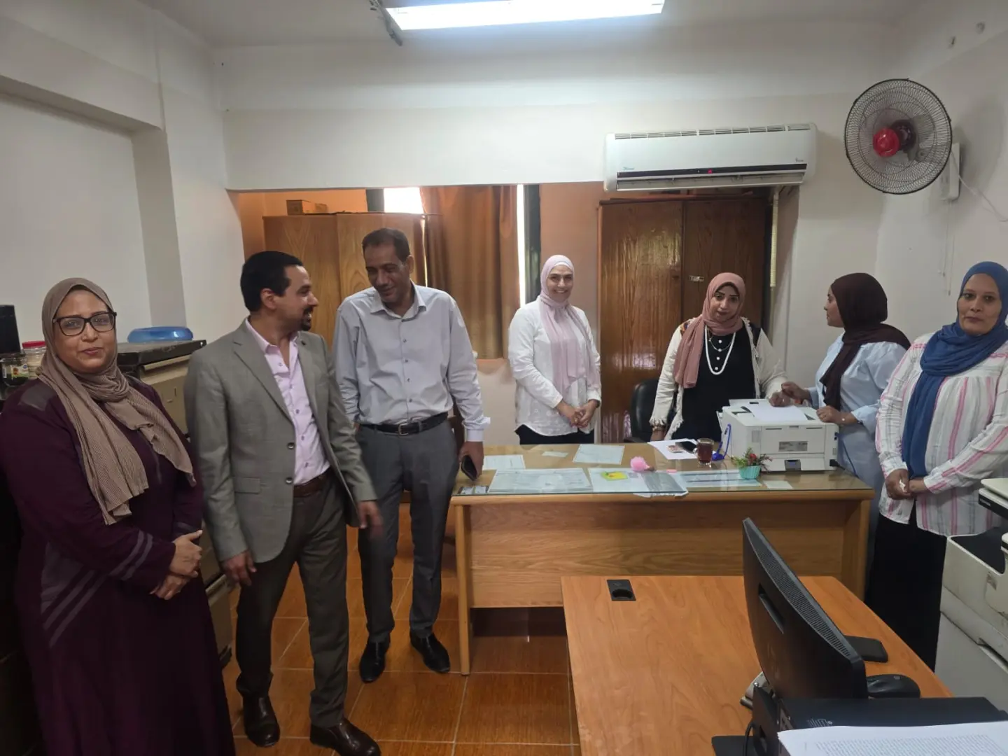 بالحلوى.. المعهد الفني الصحي بقنا يستقبل الطلاب في أول أيام الدراسة