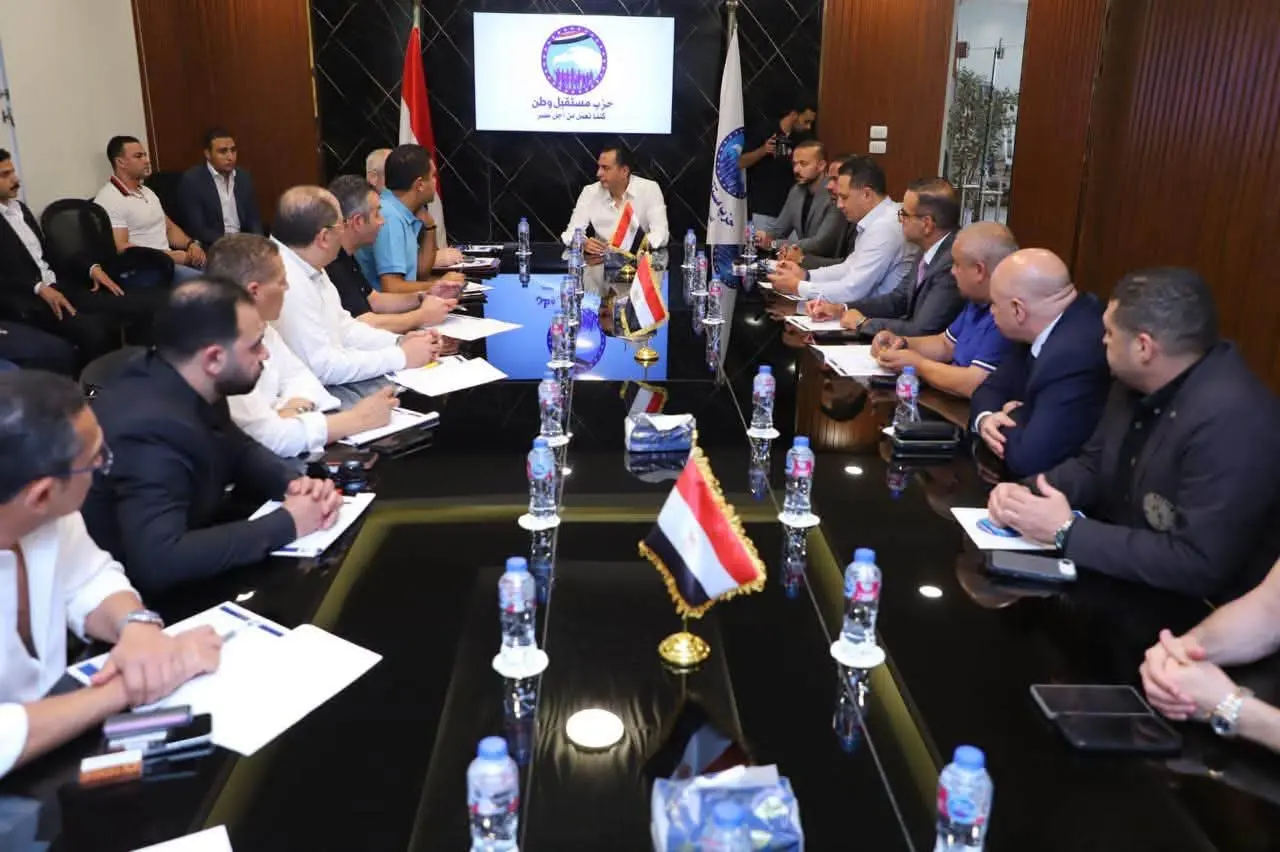 «مستقبل وطن» يضع اللمسات النهائية لمبادرة تطوير المدارس الحكومية بالمحافظات - 1000870877
