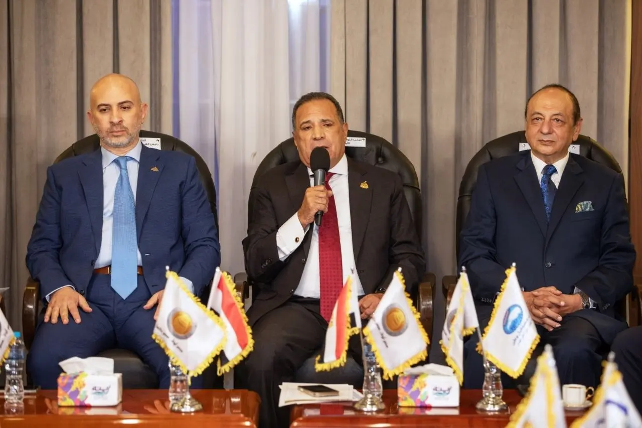 «الشعب الجمهوري» ينظم صالونًا سياسيًا لمناقشة تعزيز دور الإدارة المحلية في التنمية المستدامة