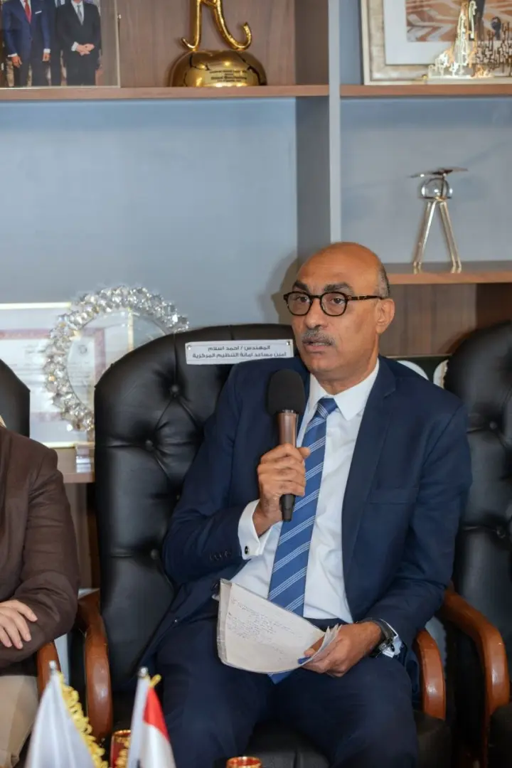 «الشعب الجمهوري» ينظم صالونًا سياسيًا لمناقشة تعزيز دور الإدارة المحلية في التنمية المستدامة