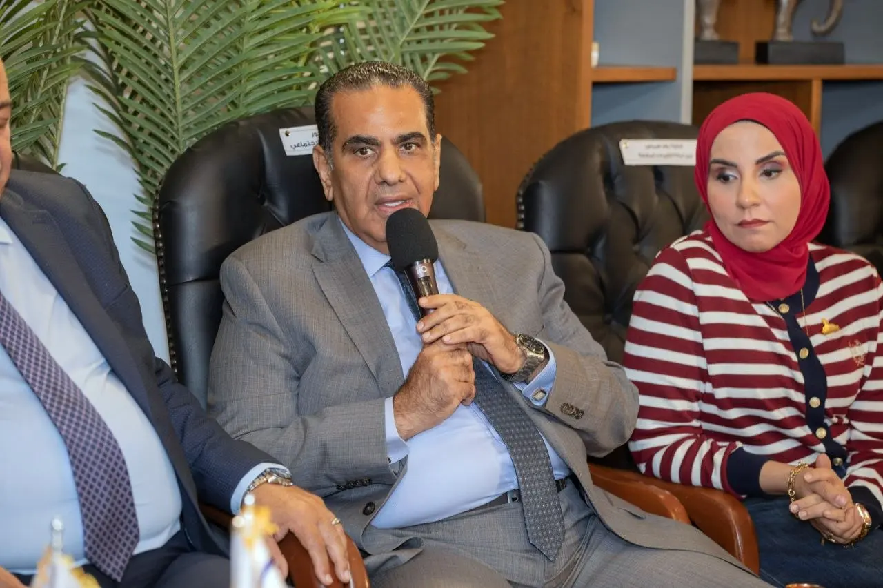 «الشعب الجمهوري» ينظم صالونًا سياسيًا لمناقشة تعزيز دور الإدارة المحلية في التنمية المستدامة