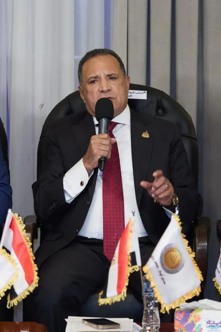 «الشعب الجمهوري» ينظم صالونًا سياسيًا لمناقشة تعزيز دور الإدارة المحلية في التنمية المستدامة