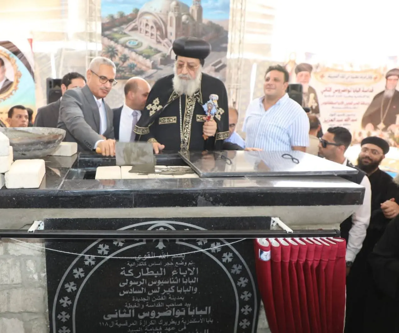 البابا تواضروس يضع حجر الأساس للكاتدرائية الجديدة بالفشن