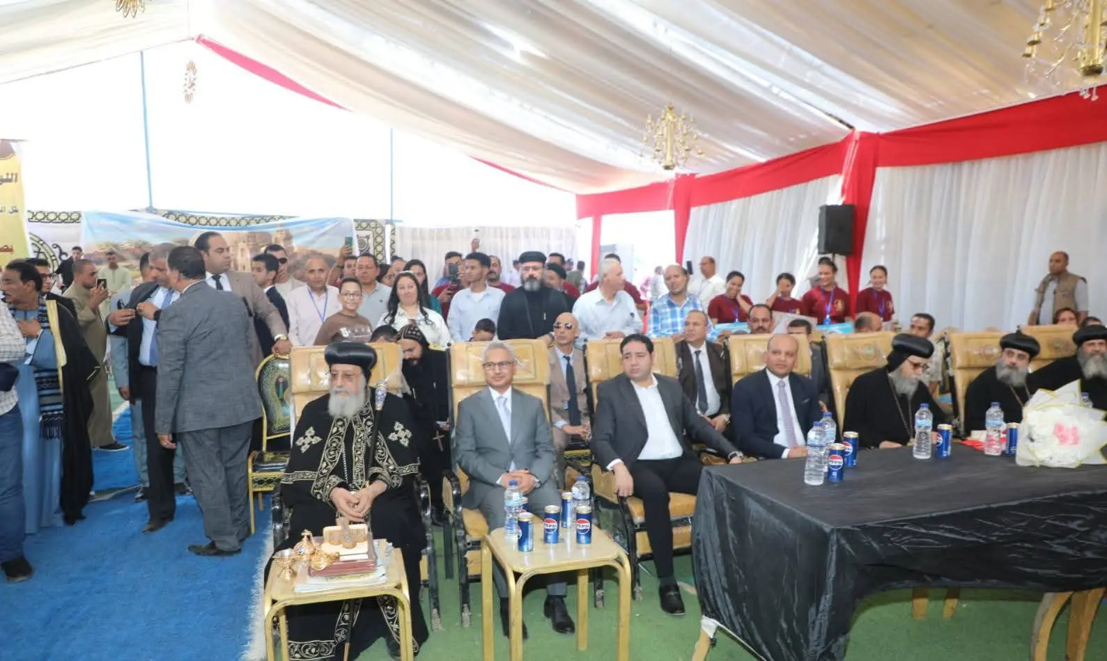 البابا تواضروس يضع حجر الأساس للكاتدرائية الجديدة بالفشن