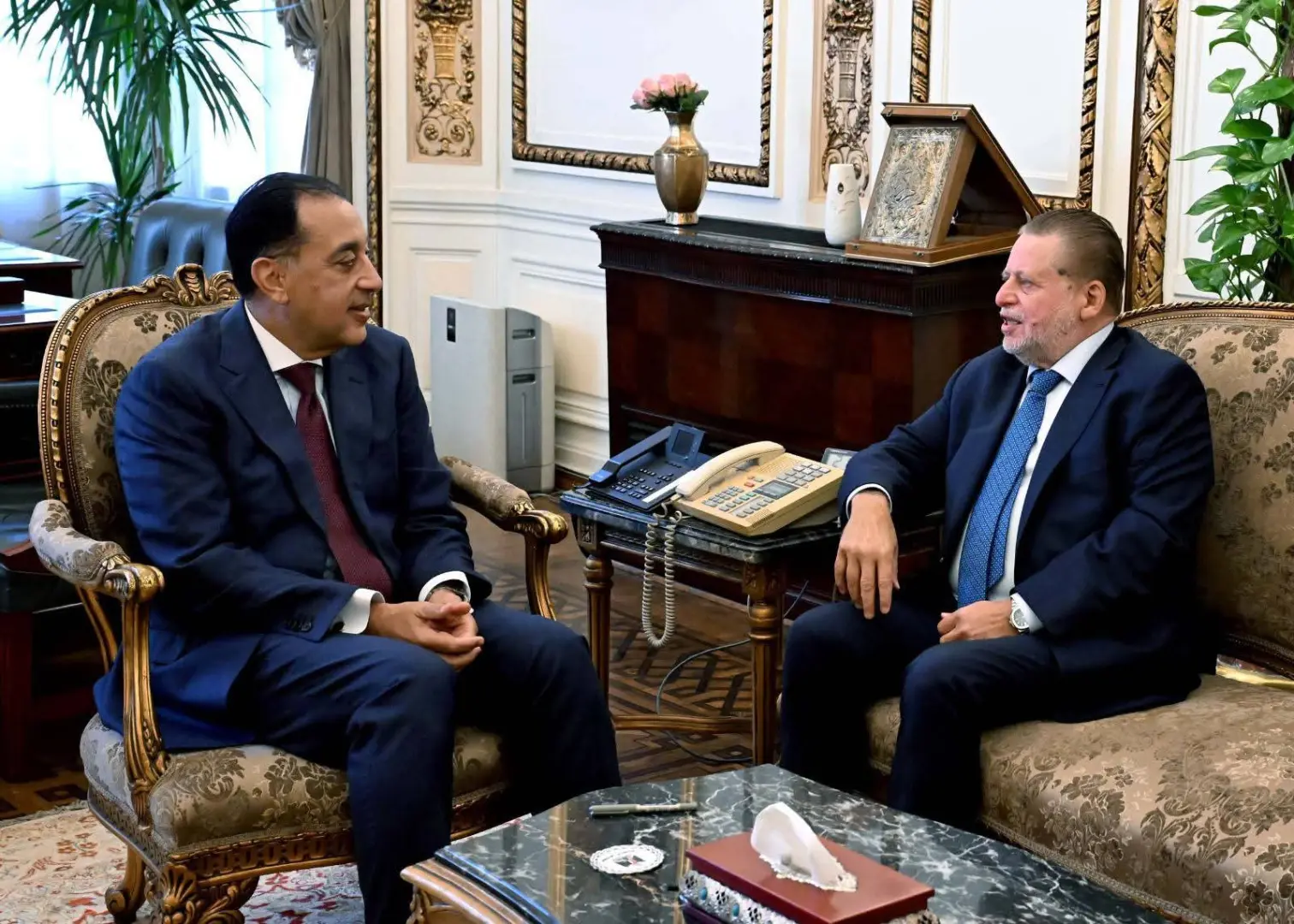 مدبولي يبحث مع محافظ البنك المركزي تعزيز الاحتياطي وخفض التضخم