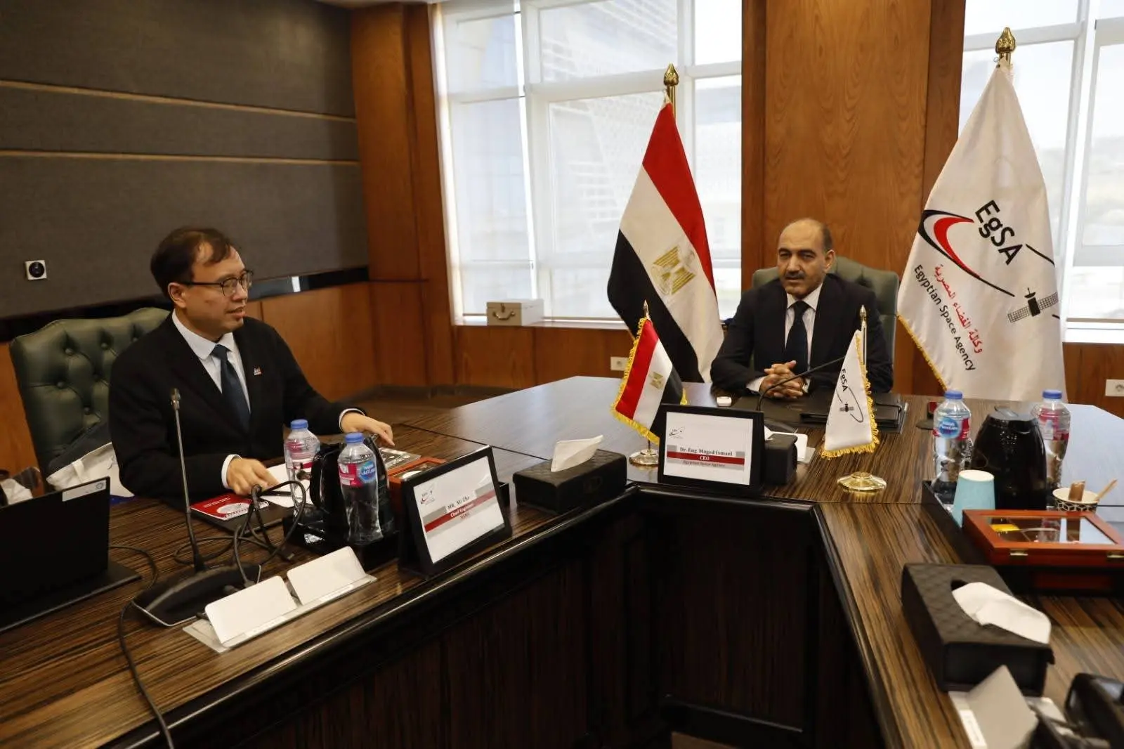 مصر والصين تبحثان تطوير الأقمار الصناعية وبناء المحطات الفضائية