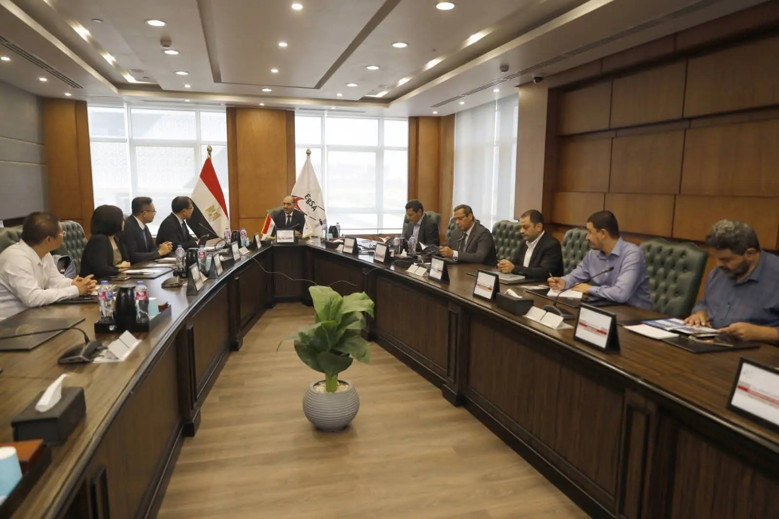 مصر والصين تبحثان تطوير الأقمار الصناعية وبناء المحطات الفضائية