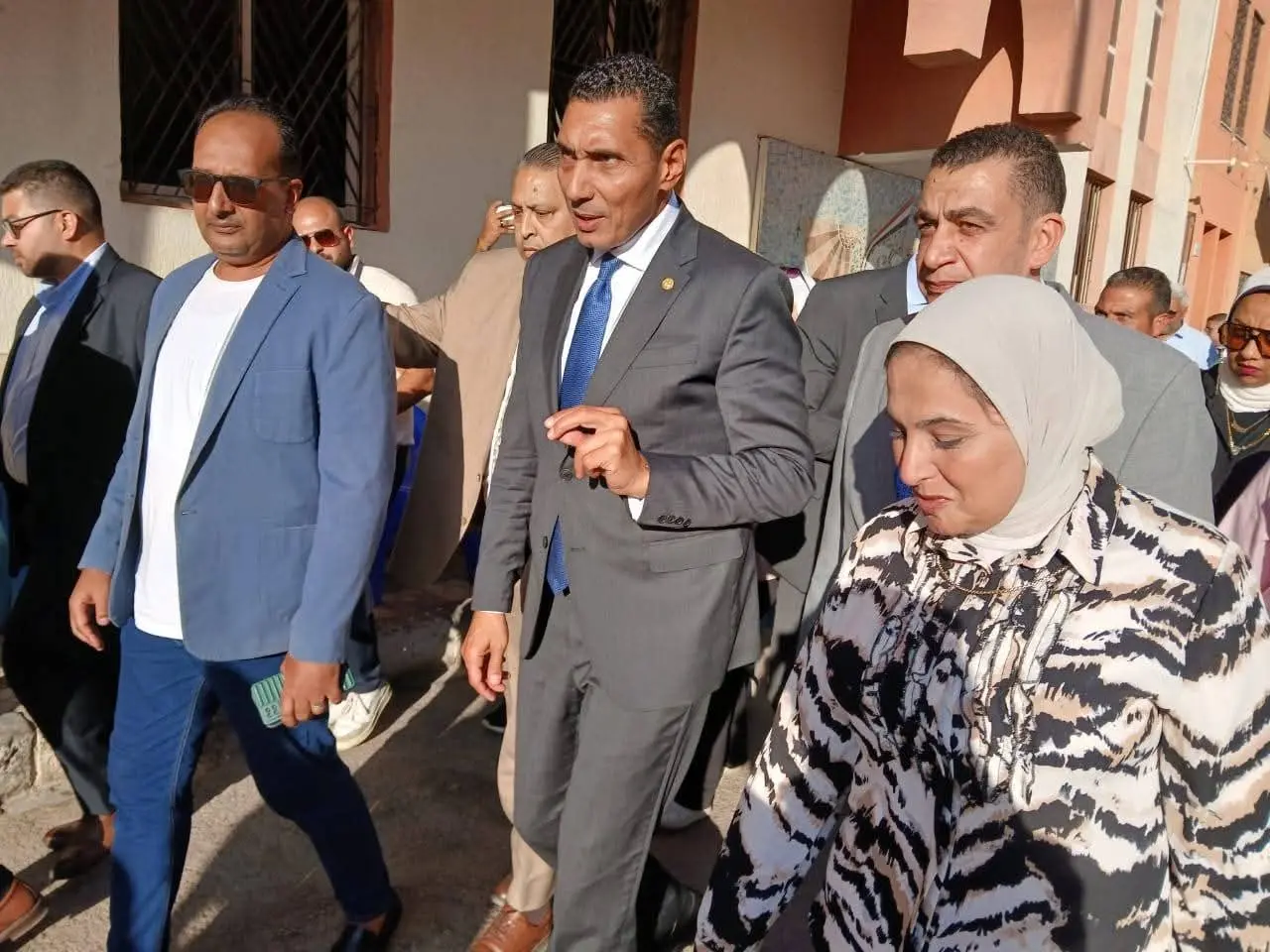وزير الشباب والرياضة يتابع تطوير منشآت مركز شباب سموحة