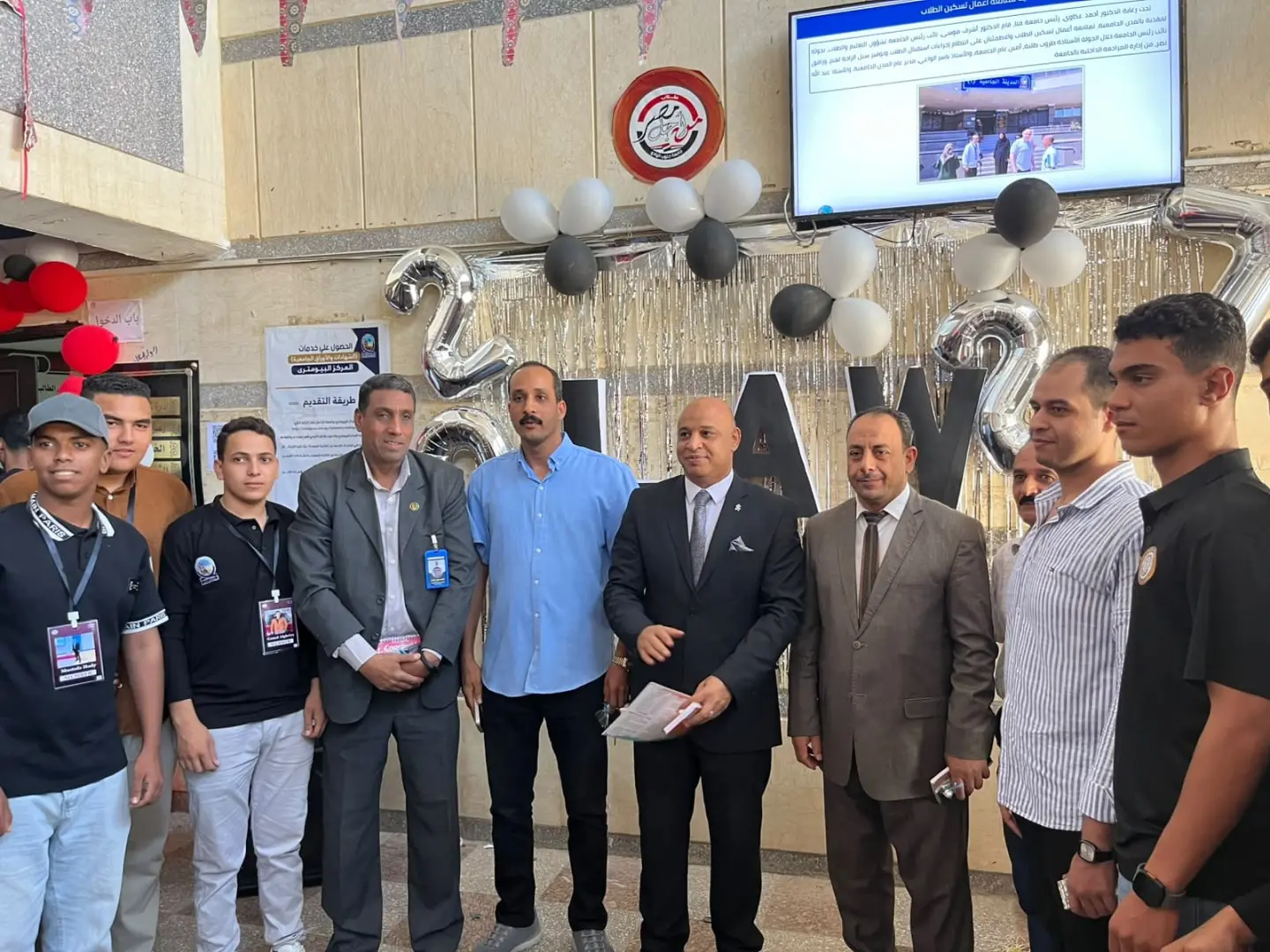معسكر استقبال الطلاب الجدد والقدامى بحقوق قنا.. أجواء ترحيبية وتيسيرات للطلاب مع انطلاق العام الجامعي - 1000892443