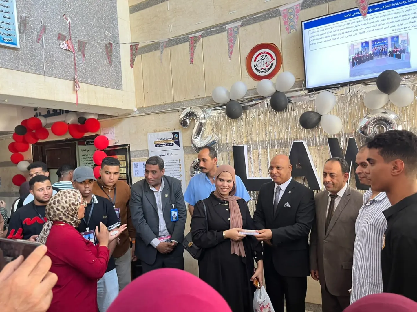 معسكر استقبال الطلاب الجدد والقدامى بحقوق قنا.. أجواء ترحيبية وتيسيرات للطلاب مع انطلاق العام الجامعي