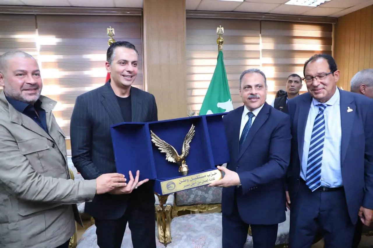 «مستقبل وطن» في الشرقية.. قوافل طبية وتجهيز مستشفى ومدرسة وسداد مصروفات دراسية لغير القادرين