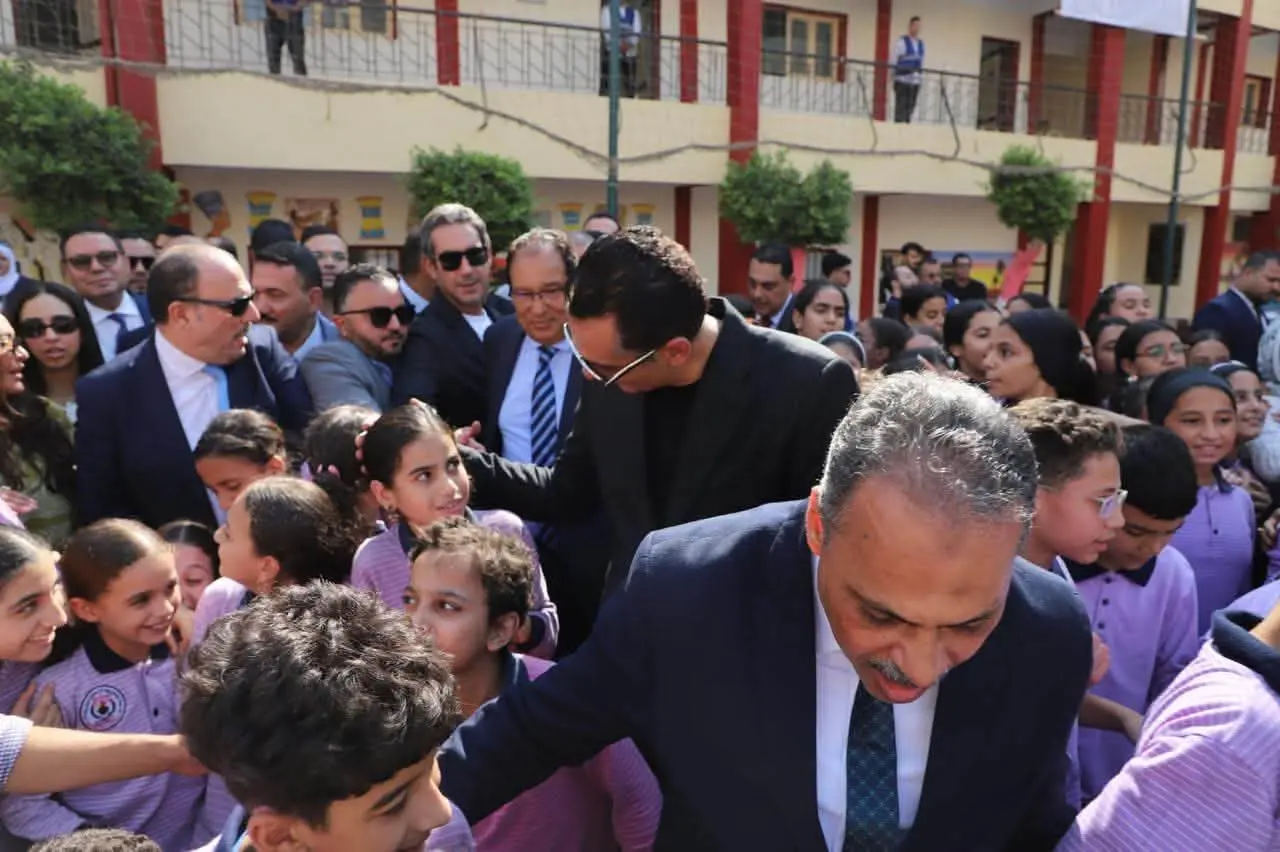 «مستقبل وطن» في الشرقية.. قوافل طبية وتجهيز مستشفى ومدرسة وسداد مصروفات دراسية لغير القادرين - 1000896162